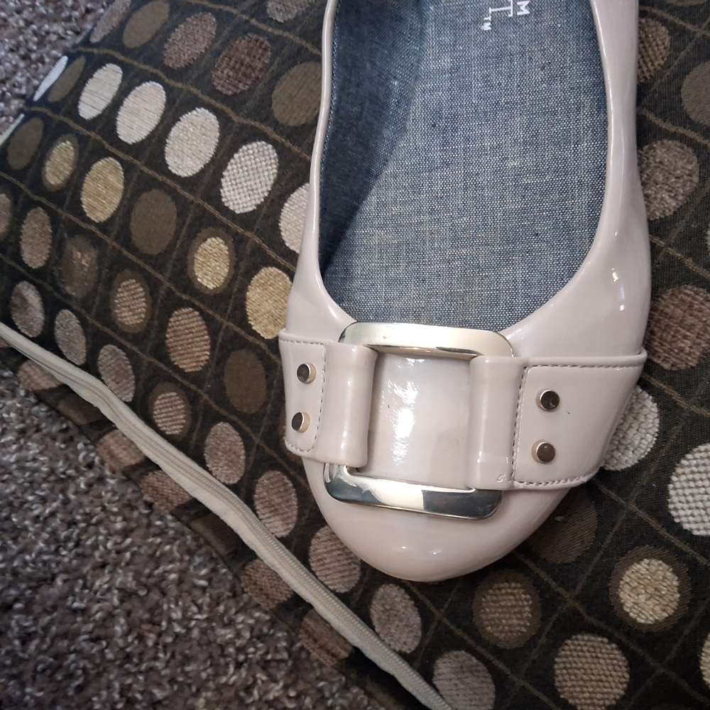 Dr. Scholl's Beige patent Flats with Gold Buckle - Picture 13 of 13